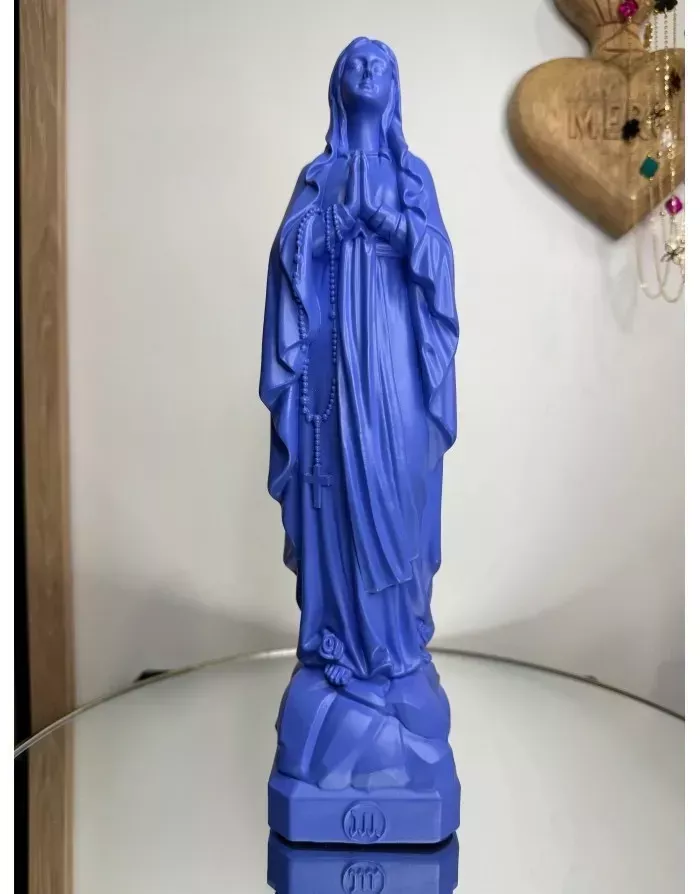 Statuette de la Vierge de Lourdes – Symbole de grâce et de pureté