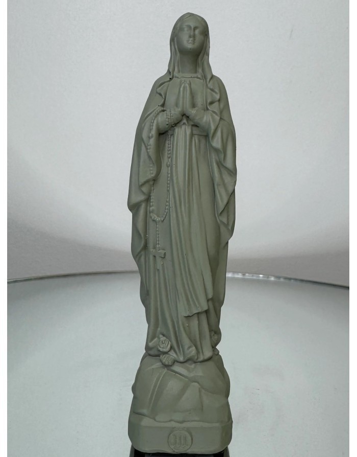 Statuette de la Vierge de Lourdes – Symbole de grâce et de pureté