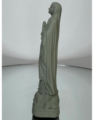 Statuette de la Vierge de Lourdes – Symbole de grâce et de pureté
