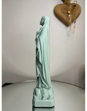 Statuette de la Vierge de Lourdes – Symbole de grâce et de pureté