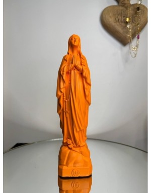 Statuette de la Vierge de Lourdes – Symbole de grâce et de pureté