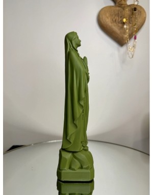 Statuette de la Vierge de Lourdes – Symbole de grâce et de pureté