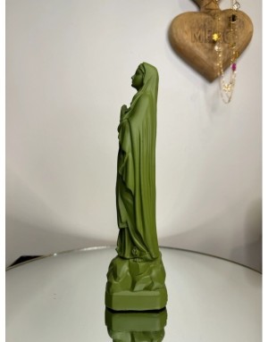 Statuette de la Vierge de Lourdes – Symbole de grâce et de pureté