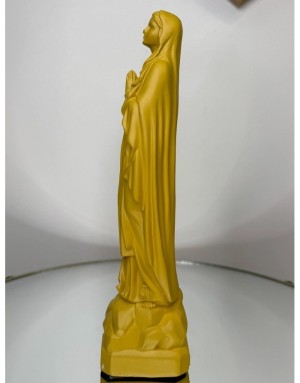 Statuette de la Vierge de Lourdes – Symbole de grâce et de pureté