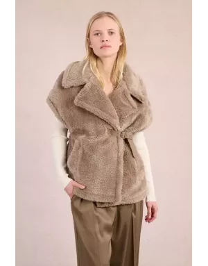 Veste effet fourrure Molly Bracken, sans manches, coloris marron- Référence : HA109DH