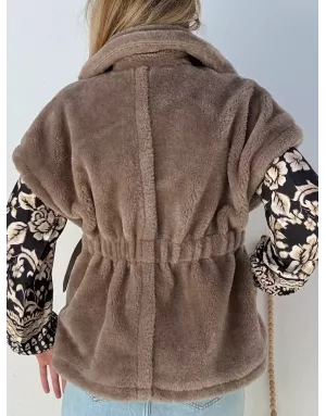 Veste effet fourrure Molly Bracken, sans manches, coloris marron- Référence : HA109DH