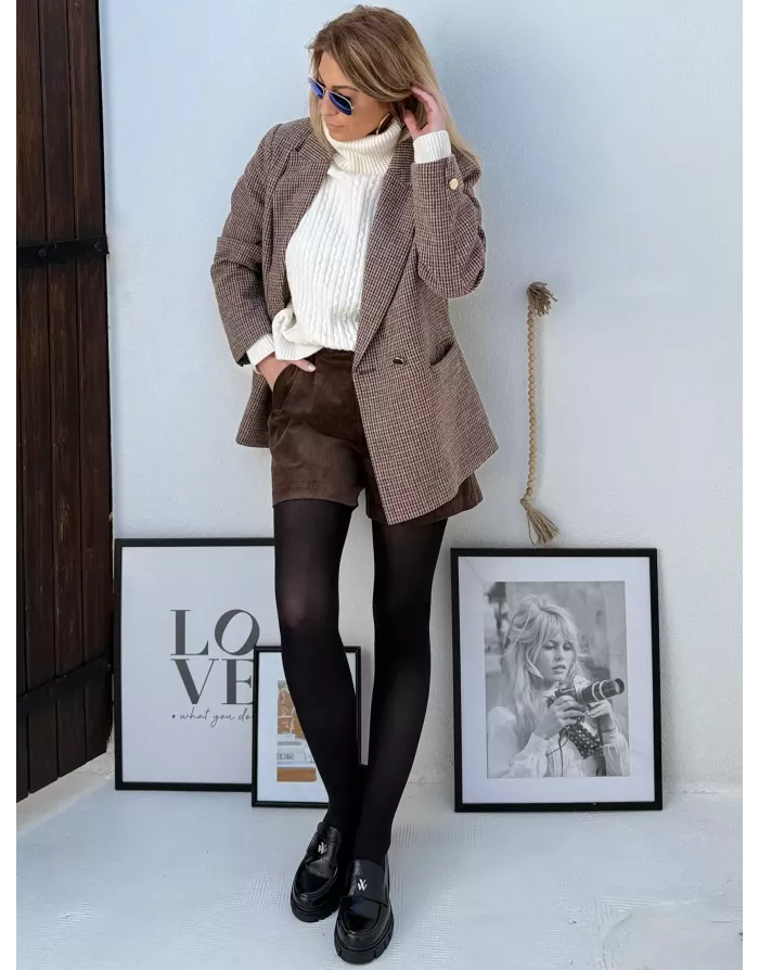 Pull épais et droit en maille torsadée, large col roulé, coloris blanc cassé - Référence : BT202DH