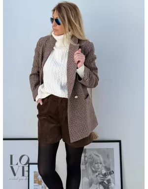 Pull épais et droit en maille torsadée, large col roulé, coloris blanc cassé - Référence : BT202DH