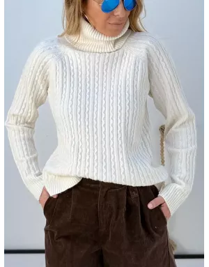 Pull épais et droit en maille torsadée, large col roulé, coloris blanc cassé - Référence : BT202DH