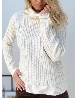 Pull épais et droit en maille torsadée, large col roulé, coloris blanc cassé - Référence : BT202DH