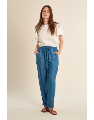 Pantalon coupe carotte jogpant Molly Bracken, 100% lyocell, taille haute élastiquée, coloris jean mid blue -  Référence ZP126EE