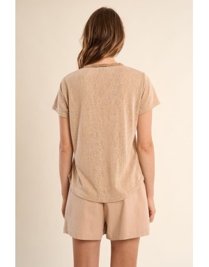 Tee-shirt d'aspect lin à encolure fantaisie en V Molly Bracken, coloris beige - Référence : T427EP