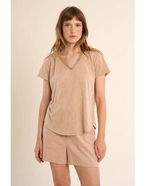 Tee-shirt d'aspect lin à encolure fantaisie en V Molly Bracken, coloris beige - Référence : T427EP