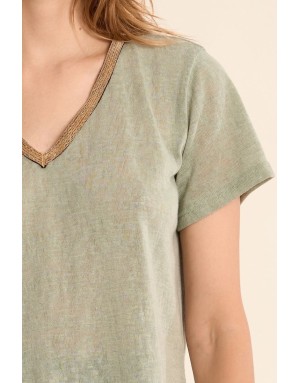 Tee-shirt d'aspect lin à encolure fantaisie en V Molly Bracken, coloris vert sauge - Référence : T427EP