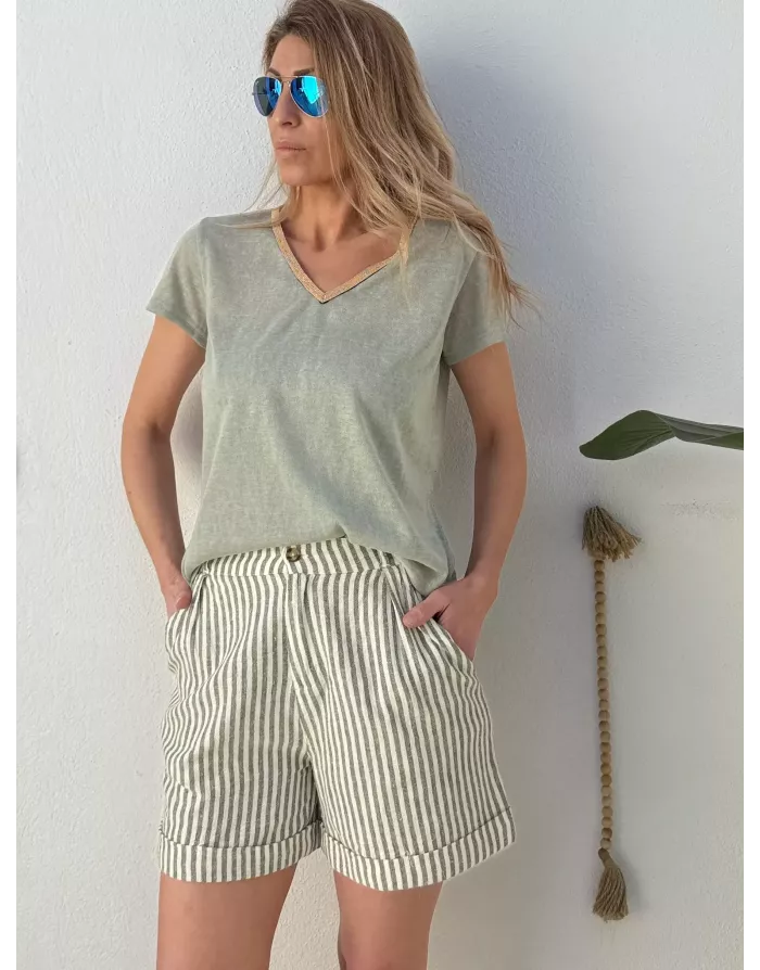 Tee-shirt d'aspect lin à encolure fantaisie en V Molly Bracken, coloris vert sauge - Référence : T427EP