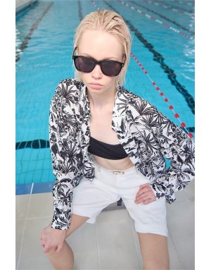 Chemise large imprimée Hawaï Lili Sidonio by Molly Bracken, coloris noir et blanc - Référence : TL493EE