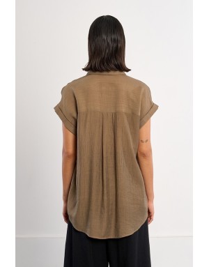 Chemise large et fluide texturée, poches plaquée, asymétrique, coloris kaki - Référence : NL38EP