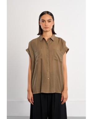 Chemise large et fluide texturée, poches plaquée, asymétrique, coloris kaki - Référence : NL38EP