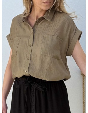 Chemise large et fluide texturée, poches plaquée, asymétrique, coloris kaki - Référence : NL38EP
