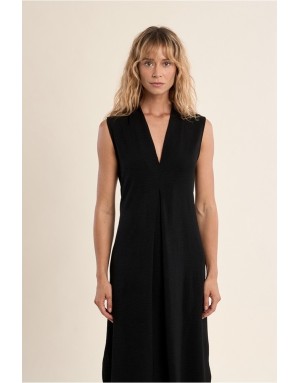 Robe longue Molly Bracken, forme trapèze, tissu noir texturé, sans manches -  Référence G971EE