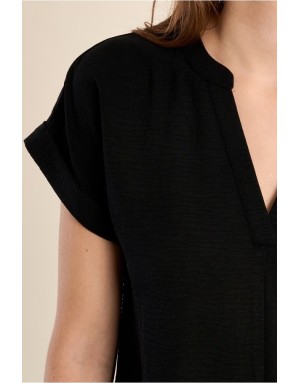 Robe courte Molly Bracken, col tunisien, tissu noir texturé, manches courtes -  Référence G972EE