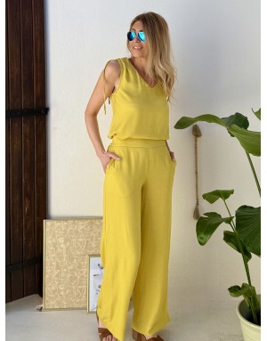 Un pantalon fluide au fini légèrement satiné, coloris vert anis, en ensemble avec le top LA211BEP- Référence : LA1899EP