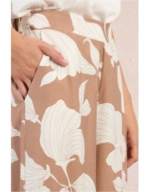 Un pantalon fluide Molly Bracken, imprimé beige et écru, en ensemble avec le top LA1865EE- Référence : LA1864EE