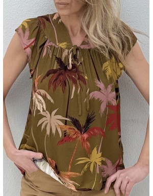 Top fluide imprimé palmiers Molly Bracken, kaki, en ensemble avec la jupe T2210EE- Référence : T2208EE