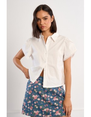 Chemise blanche féminine, manches volantées et ornées de dentelle, Lili Sidonio pour Molly Bracken- Référence : LAL534EP