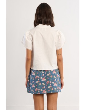 Chemise blanche féminine, manches volantées et ornées de dentelle, Lili Sidonio pour Molly Bracken- Référence : LAL534EP
