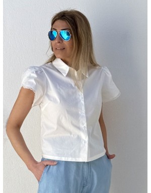 Chemise blanche féminine, manches volantées et ornées de dentelle, Lili Sidonio pour Molly Bracken- Référence : LAL534EP