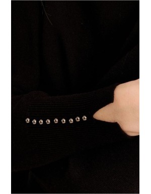 Un pull raffiné et élégant avec son jeu de perles ton sur ton - Référence : E1798EN