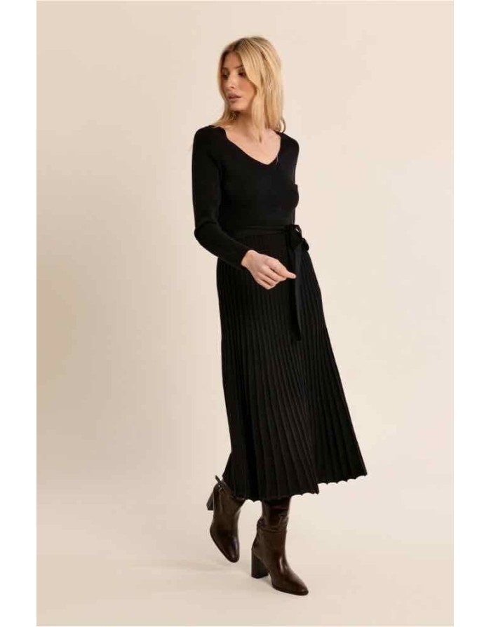 Robe longue en maille, jupe plissée, ceinture assortie - Référence LA2060EN