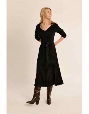 Robe longue en maille, jupe plissée, ceinture assortie - Référence LA2060EN