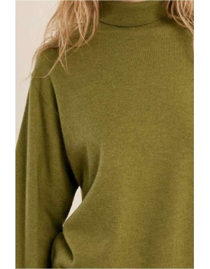 Pull col roulé oversize, 94% polyester et 6% laine — 2 coloris dispo - Référence : LAR239EN