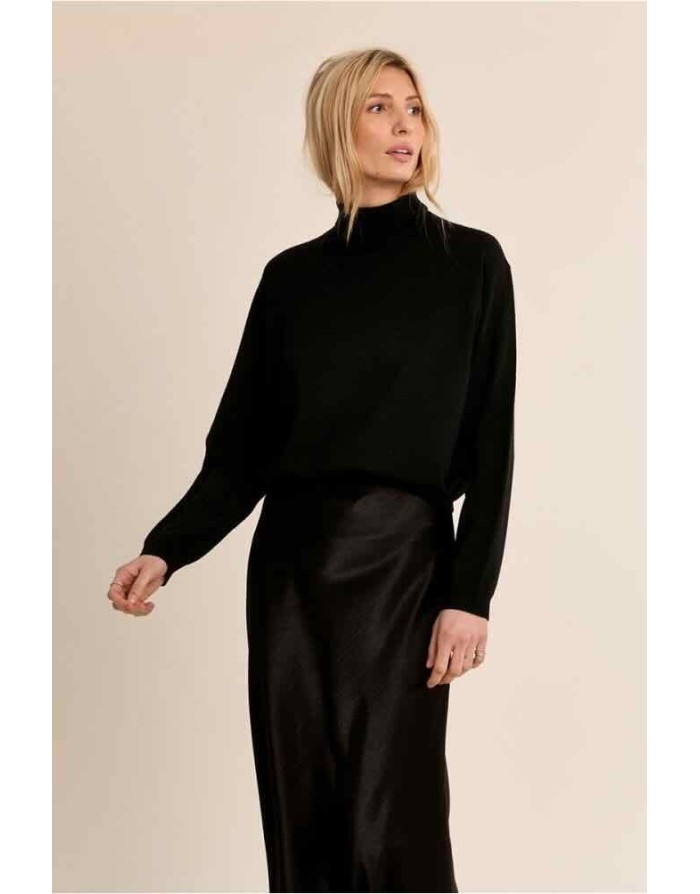 Pull col roulé oversize en maille, 94% polyester et 6% laine —  Référence : LAR239EN