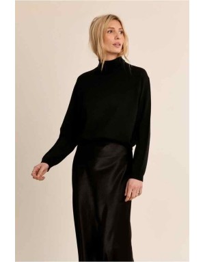 Pull col roulé oversize en maille, 94% polyester et 6% laine —  Référence : LAR239EN