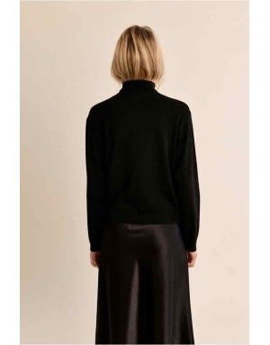 Pull col roulé oversize en maille, 94% polyester et 6% laine —  Référence : LAR239EN