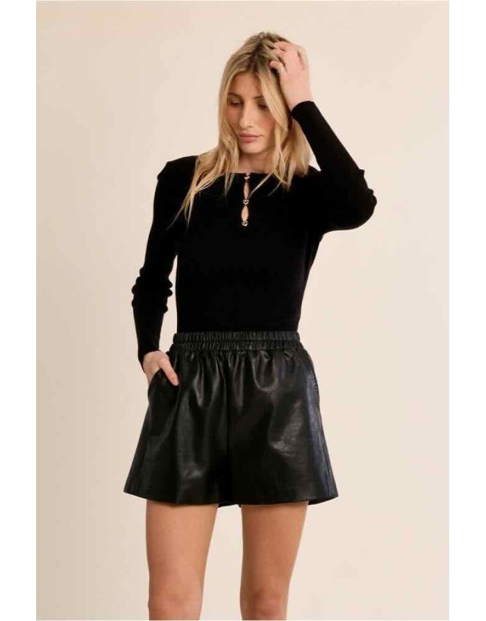 Short similicuir noir à taille haute élastique — Référence : T2275EH