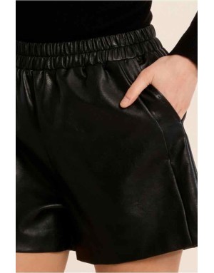 Short similicuir noir à taille haute élastique — Référence : T2275EH