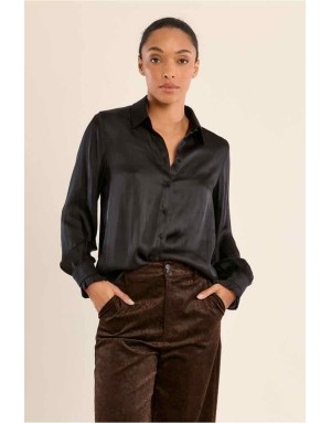 Chemise satinée noire au tombé fluide, poignets aux finitions festonnés. Référence : T2283EN