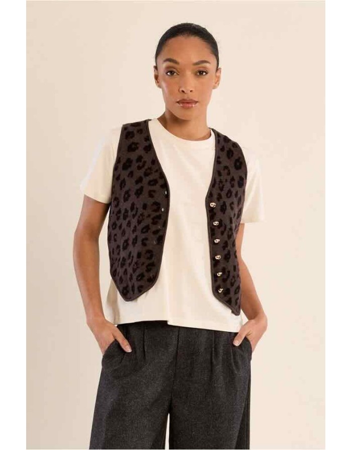 Gilet façon veston en maille imprimée léopard, fermé de boutons dorés  Référence : E1801EN