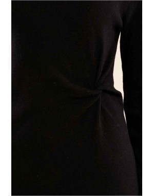 Robe longue en maille ajustée, détail noué sur le côté, disponible en noir uni ou en rayures noir et blanc.Réf : E1807EN