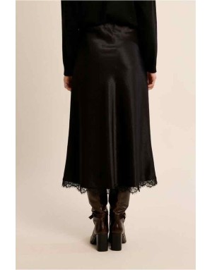 Jupe satinée noire, finition dentelle, taille haute — Référence : T2285EN