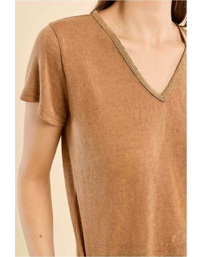 Tee-shirt aspect lin, encolure perles dorées, coloris camel — Référence : T427EN