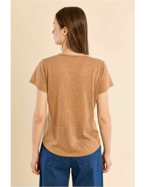 Tee-shirt aspect lin, encolure perles dorées, coloris camel — Référence : T427EN
