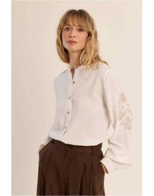 chemise blanc cassé col mao, broderies florales sur la manche Référence : ZM148EH