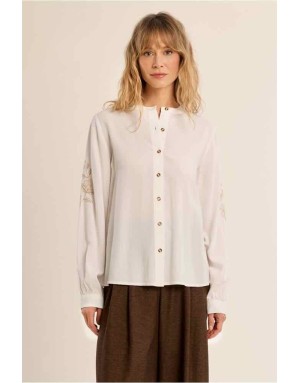 chemise blanc cassé col mao, broderies florales sur la manche Référence : ZM148EH
