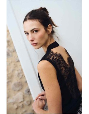 Top noir dos nu en dentelle festonnée - Référence : LA2008EN