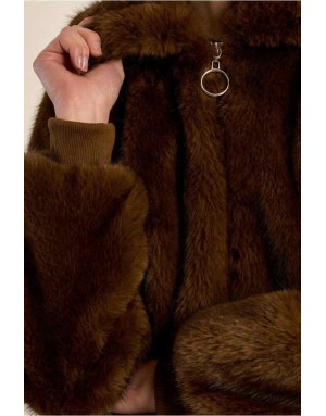 Veste fausse fourrure , large col, fermeture zippée , coloris marron . Référence : P1813BEH